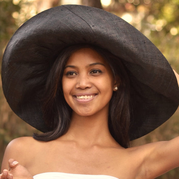 Black Oversized Brim Straw Hat | 7 Inches Brim Raffia Hat | Solid Black | Soava