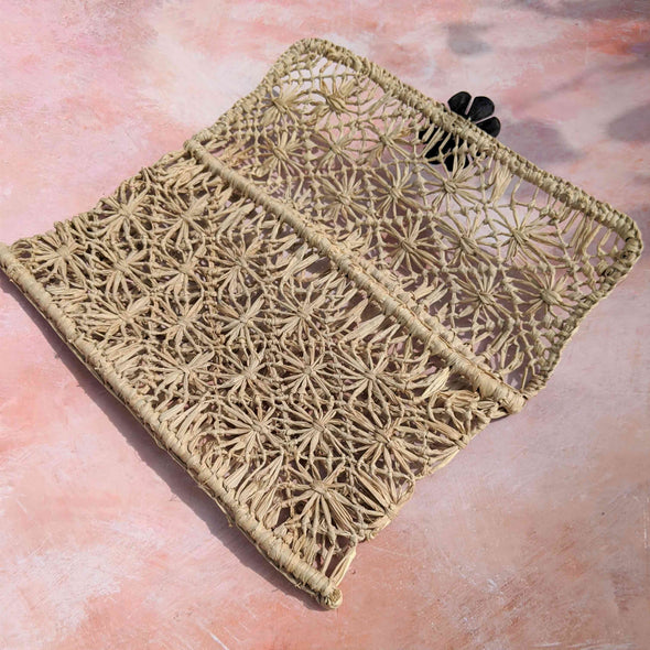 Macrame' Raffia Straw Clutch (Tan)